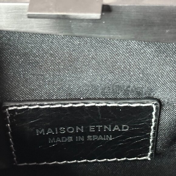 Maison Etnad | Norah Metallic Silver Leather Frame Structural Clutch Bag - Picture 7 of 7
